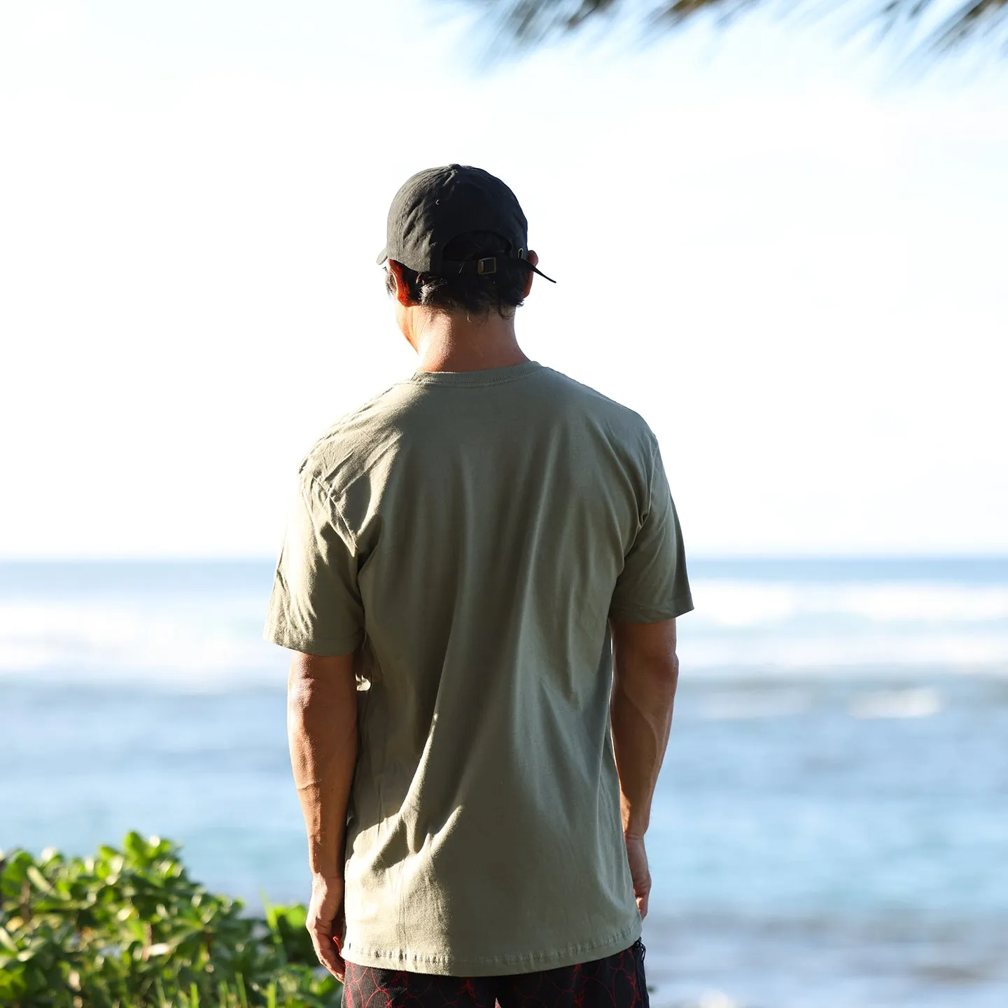 SHADOW TEE IN LIGHT OLIVE