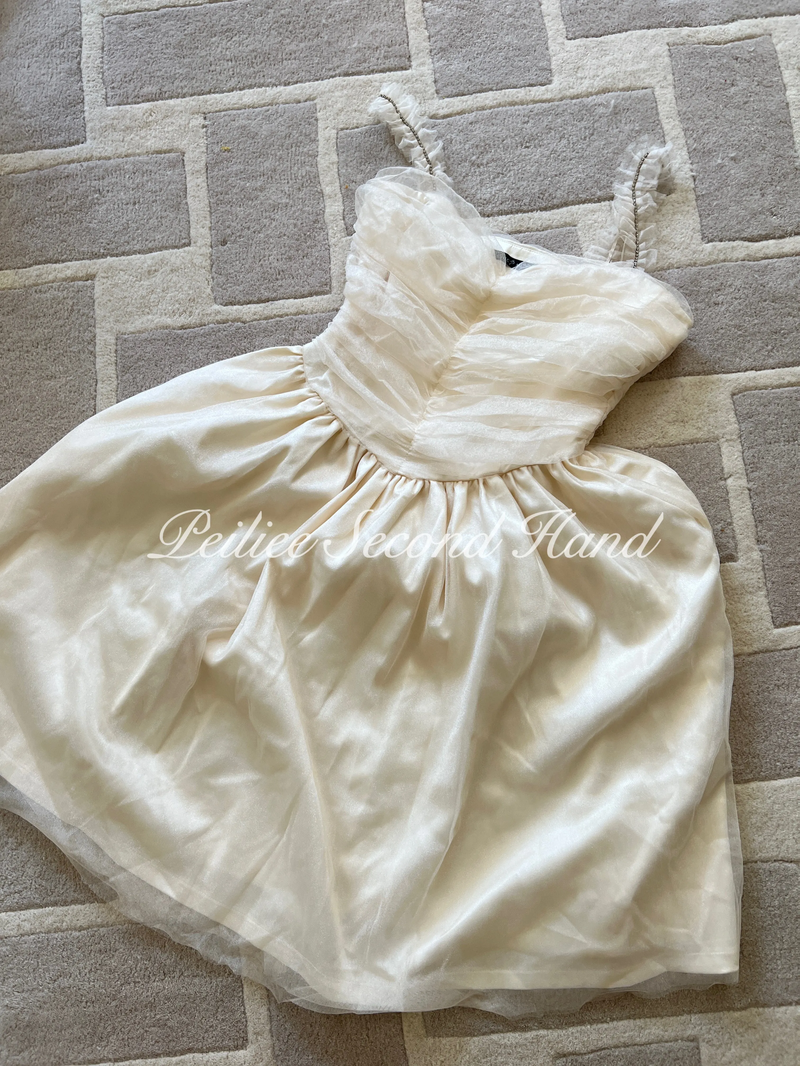 [Sweden Second Hand] Swan Kiss Holiday Dress